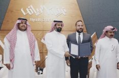 رئيس هيئة السوق المالية يكرم مشاركة لمشاركتها في (ملتقى الادراج في السوق المالية) في الرياض